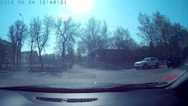 2019-04-24 Немного по Пскову. Снято видеорегистратором m525_80s смотреть онлайн