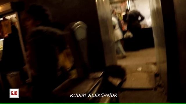 ПО ГОРОДУ В ПОИСКАХ БЫЧКА смотреть онлайн