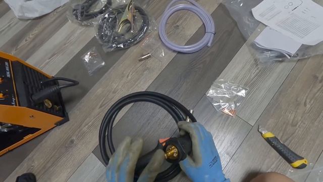 Полуавтомат СВАРОГ Сварочный инвертор MIG REAL MIG 200 (N24002N) смотреть онлайн