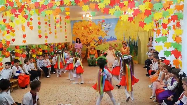 Ева и Вика. Утренник у Викуси в детском саду 334. Праздник Осени смотреть онлайн