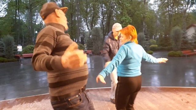 А НА ДАРНИЦІ ВЕСІЛЛЯ!???/ВЕСЁЛЫЕ ТАНЦЫ В ПАРКЕ ГОРЬКОГО ХАРЬКОВ МАЙ 2021 смотреть онлайн