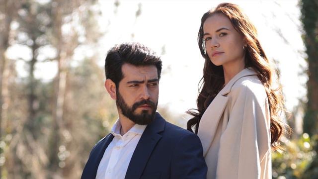 Cuando la madre de Yağmur enfermó, Barış inmediatamente la llevó al hospital смотреть онлайн