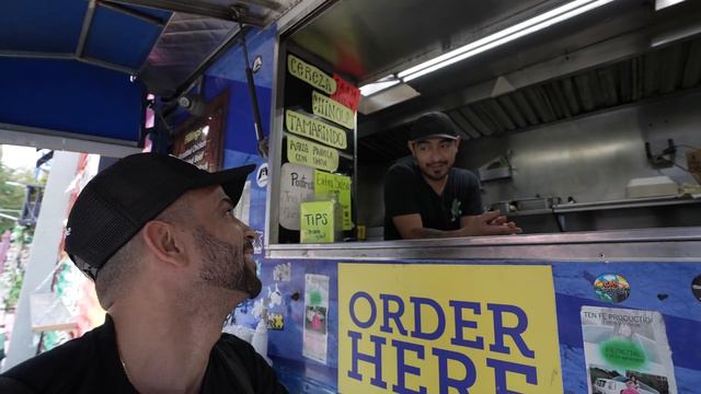 Probando comida callejera en Nueva York | PARADAS OBLIGATORIAS en la CIUDAD смотреть онлайн
