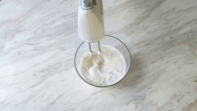 Как правильно взбить жирные сливки. Сливки для крема смотреть онлайн