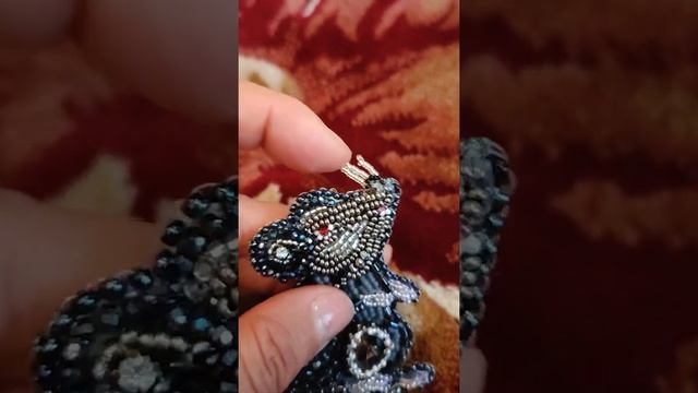 Брошь крыска или мышка?#брошиизбисера #броширучнойработы #брошь #брошьназаказ #броши смотреть онлайн
