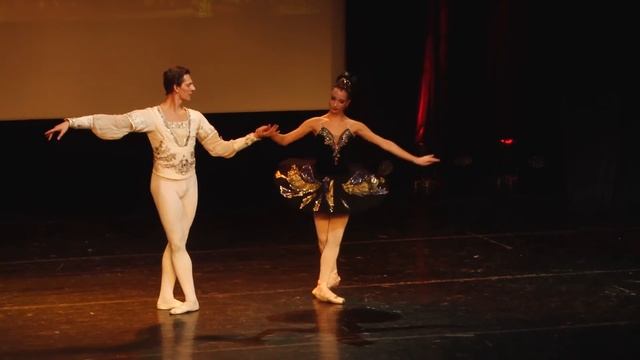 Черное па-де-де, 32 фуэте, Ученица "Императорской школы русского балета" Вероника Иванова смотреть онлайн