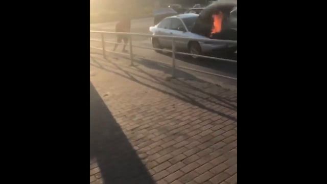 Горит машина - The car is on fire :) смотреть онлайн