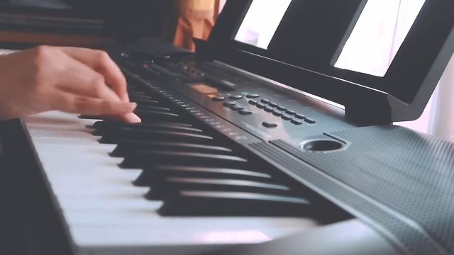 Bruno Mars - Versace On The Floor (YAMAHA PSR-E253) смотреть онлайн