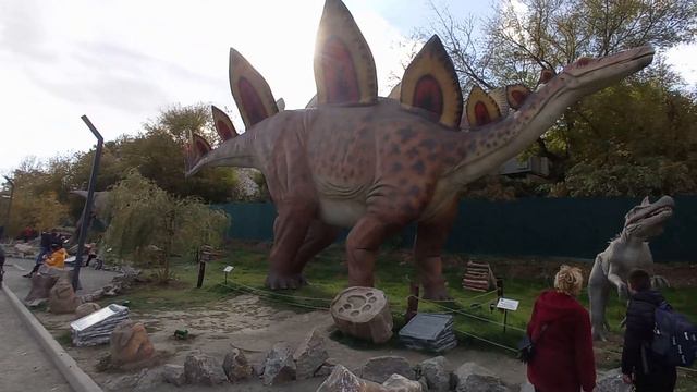 УМАНЬ! ПАРК ДИНОЗАВРОВ !!!Самый большой парк Динозавров в Украине! Обзор рубрики "Поехали"в Умань! смотреть онлайн