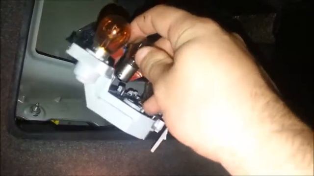 Change Brakelight bulb (Luz de freno) Vauxhall Opel Vectra C Signum 2005-2008 смотреть онлайн
