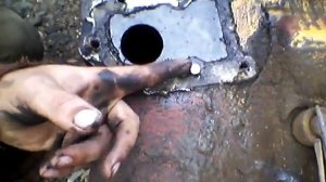 Т 130 , течет масло из под гидроуселителя сцепления .