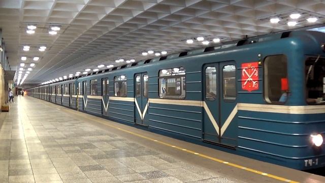 Метропоезд ЕМА-502 (81-705) смотреть онлайн
