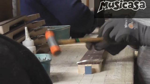 Fender American Professional Telecaster de la fábrica a Musicasa смотреть онлайн