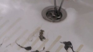 Засор в ванне. Как прочистить  за 5-минут.