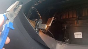 Бардачок форд фокус 1 - как снять бардачок - замена лампочки в вещевом ящике форд фокус 1