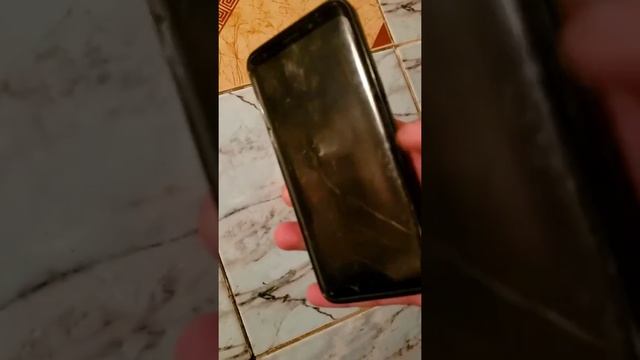 Что будет если уронить телефон на плитку??! смотреть онлайн