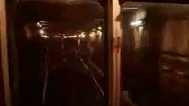 Прикол в метро...машинист жжот! смотреть онлайн