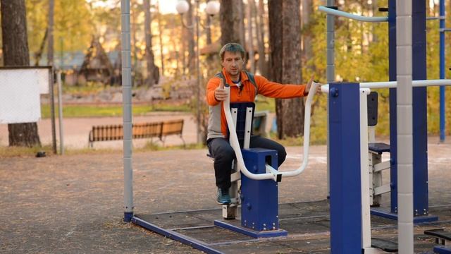 Тренажер "Жим к груди" смотреть онлайн