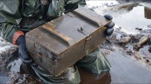 Ящики на дне болота, под слоем льда, Раскопки Юрий Гагарин