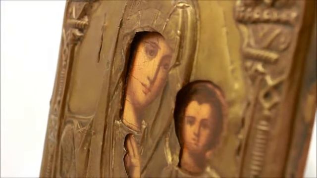 Старинная икона в окладе, аналой - Старинная икона Пресвятой Богородицы Казанская. D0028 смотреть онлайн