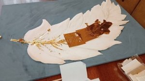 Объемная картина «перо» из гипса