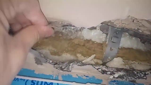 Вот што бывает когда штукатурят откосы с гидроизоляцыонной лентой. смотреть онлайн