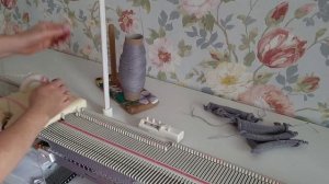 Вытянутый правый край полотна, рядность справа на вязальной машине LK150