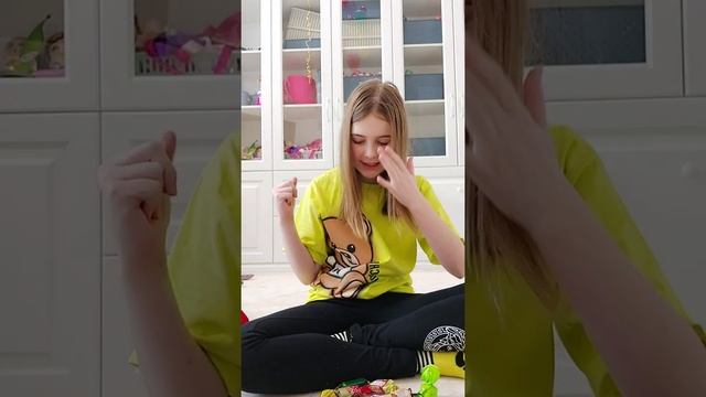 •Распаковка первого подарка на Новый Год?❄?Сладкий сюрприз?Много вкусняшек??• смотреть онлайн