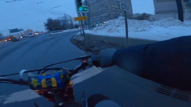 Зимой по Москве на Питбайке / СТРАШНО! смотреть онлайн