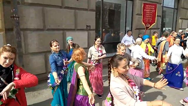 Солнечная весенняя Харинама-Санкиртана 07.04.18 Волгоград+Волжский (5) смотреть онлайн
