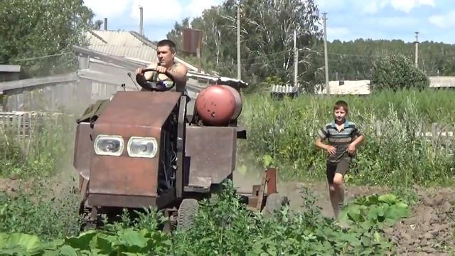 Прополка тыквы в деревне 19.07.2017.. смотреть онлайн