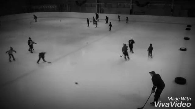 Хоккейный клуб "Белые медведи " смотреть онлайн