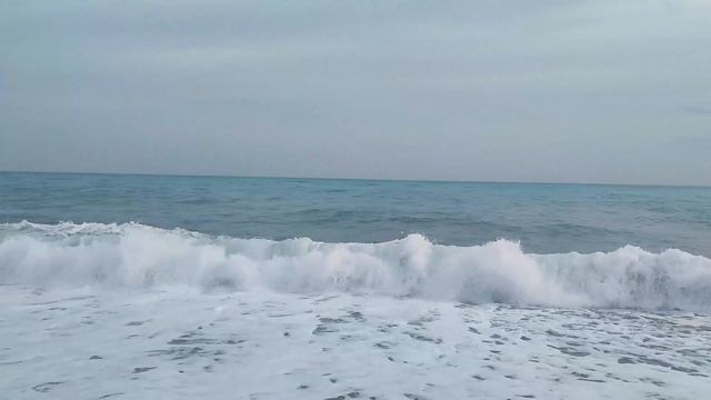 🇹🇷 ПОСЛЕ ШТОРМА! РАССЛАБЛЕНИЕ ПОД ШУМ ОГРОМНЫХ ВОЛН в Анталии. Погода в Турции в январе смотреть онлайн