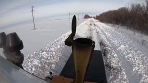 Снова на снегу. Бью дороги на скважины после метели.