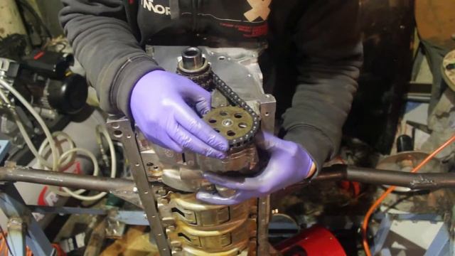 Устанавливаем масляный насос BMW на M54\M52 Installing oil pump on BMW M54 \ M52 смотреть онлайн