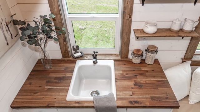 Glorious ULTRA SMALL 16ft Tiny House on Wheels смотреть онлайн