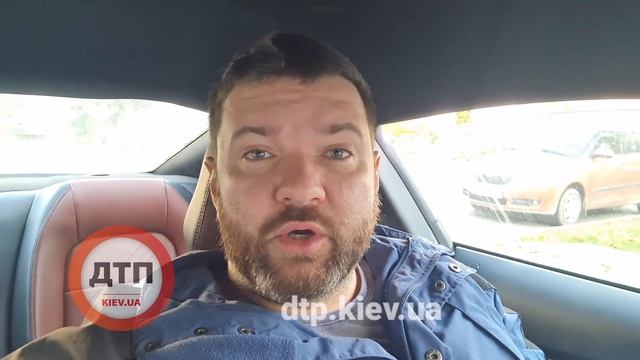 В Киеве очень много двухколёсных участников движения, около 80 % – служба доставки. смотреть онлайн