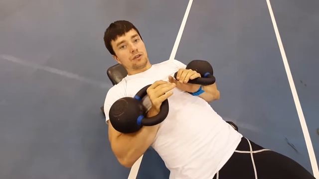 Жим гирей лежа на горизонтальной скамье смотреть онлайн