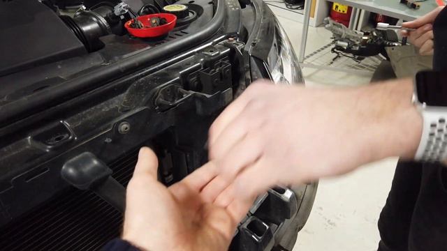 How to remove Range Rover Sport L494 HeadLamp / Headlight Change Bulb etc смотреть онлайн