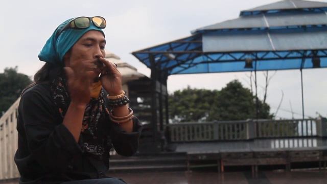 Indonesian Mouth Harp | Mang Udung Playing Free Style Sundanese Karinding смотреть онлайн