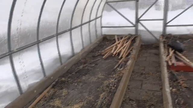 Весна в Сибирском регионе - какая она? Обзор огорода и теплиц 4 марта 2023 года. смотреть онлайн