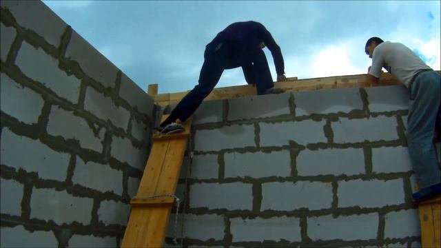 МПС Алматы. ПКСТ "Первомайский". Устройство и монтаж опалубки армопояса 2 го этажа. 22.04.2017. смотреть онлайн