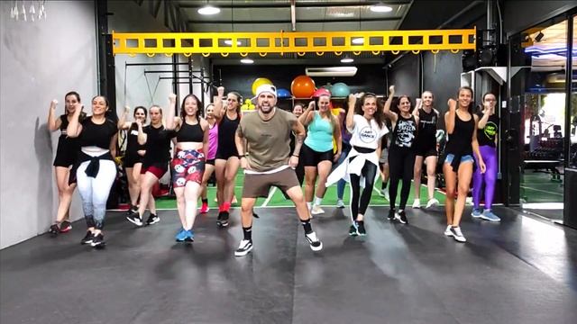 TAKA TAKA - Chimbala, Pv Aparataje - Zumba l Coreografia l @CiaArtDance смотреть онлайн