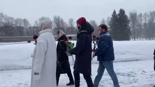 Студенты РГГМУ на церемонии возложения цветов смотреть онлайн