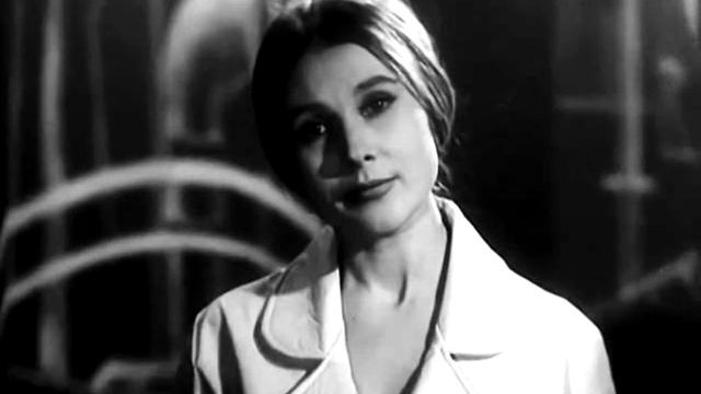 Стоят девчонки. Мария Пахоменко смотреть онлайн