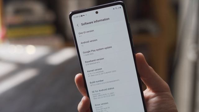Samsung Galaxy S20 FE: A 2022 review! смотреть онлайн