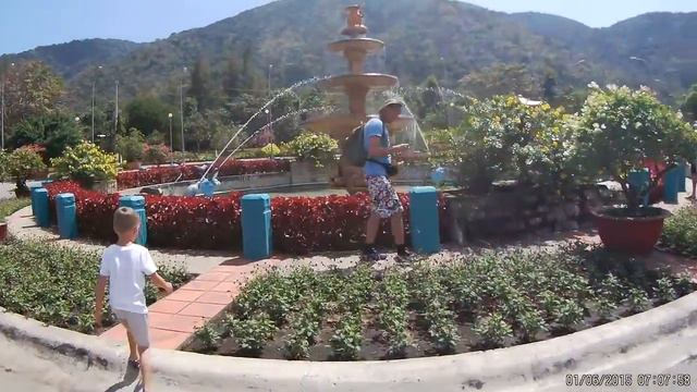 фонтан внизу горы Таку смотреть онлайн