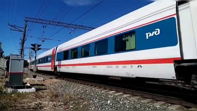 Пассажирский поезд №713В "Стриж" следованием Санкт Петербург-Самара с электровозом ЭП2К-432, Саранс смотреть онлайн