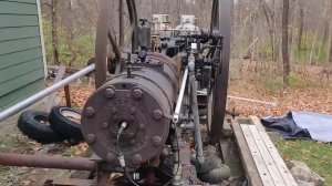 Как же красиво звучит выхлоп! Запуск двигателя, работающего на сырой нефти. Нефтяной двигатель