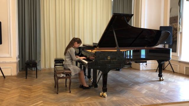 Н. Метнер. Сказка. f-moll. Исполняет Варвара Гервидз. 13 лет. смотреть онлайн